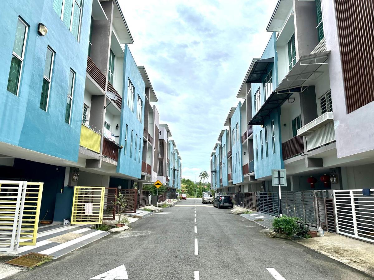 Springfield 3-Storey Cheerful Townhouse #Yoyo Homestay Sandakan Exterior foto