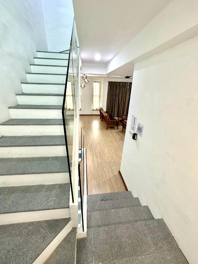 Springfield 3-Storey Cheerful Townhouse #Yoyo Homestay Sandakan Exterior foto